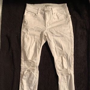 Refuge mid rise white ripped/distressed jeggings